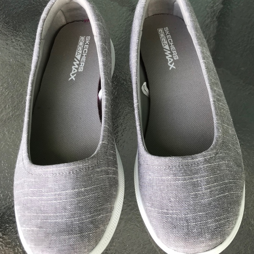 Skechers Go Walk Lite Ballet Flat.